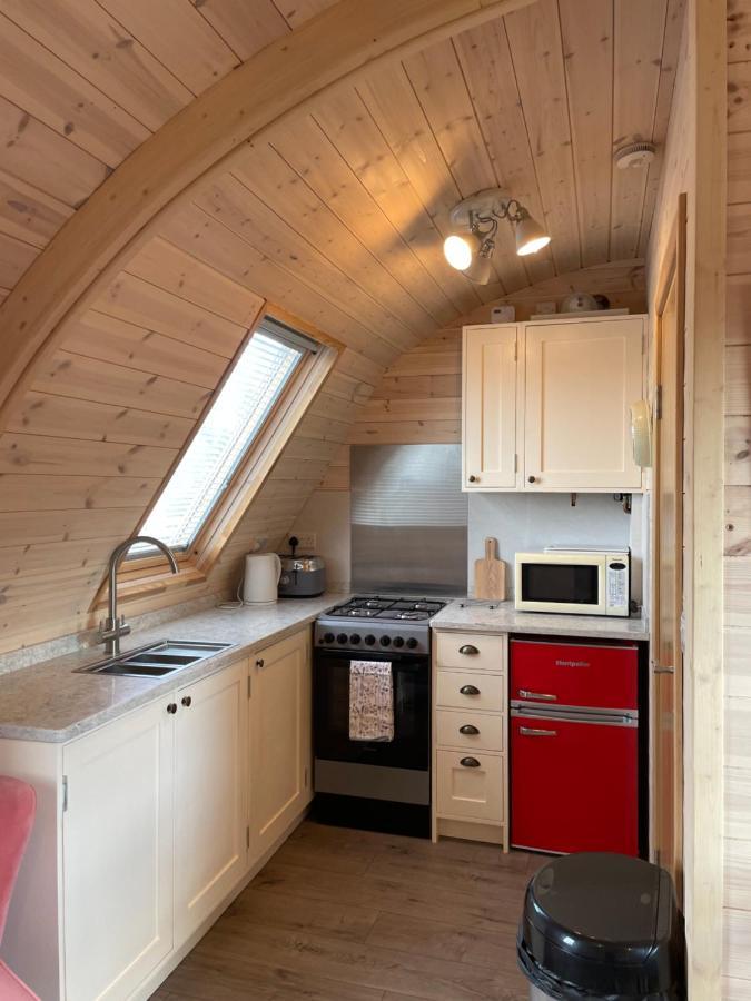 Squirrel Glamping Pod School House Farm Otel Leighton  Dış mekan fotoğraf