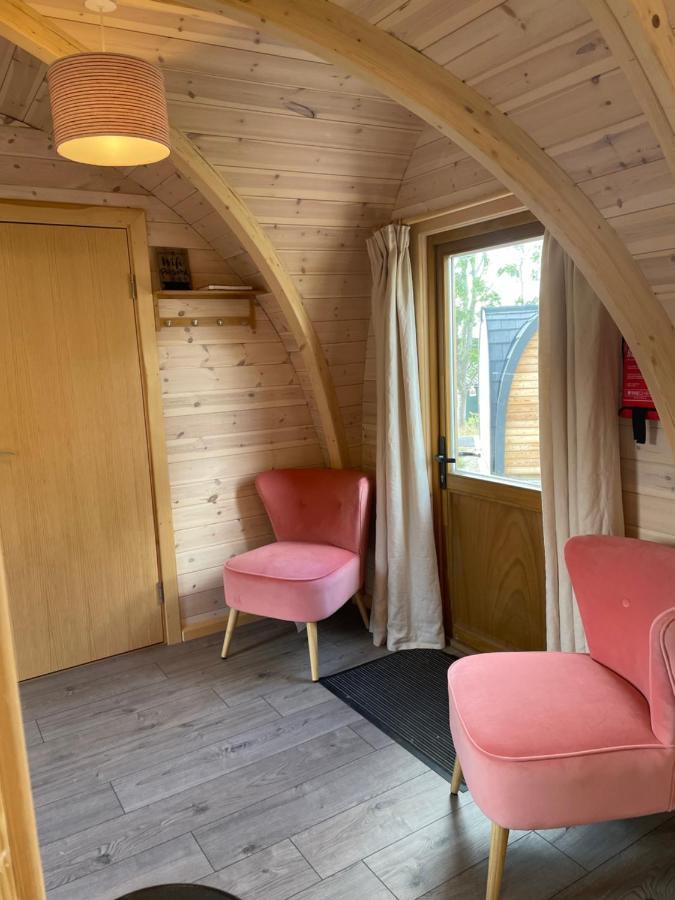 Squirrel Glamping Pod School House Farm Otel Leighton  Dış mekan fotoğraf