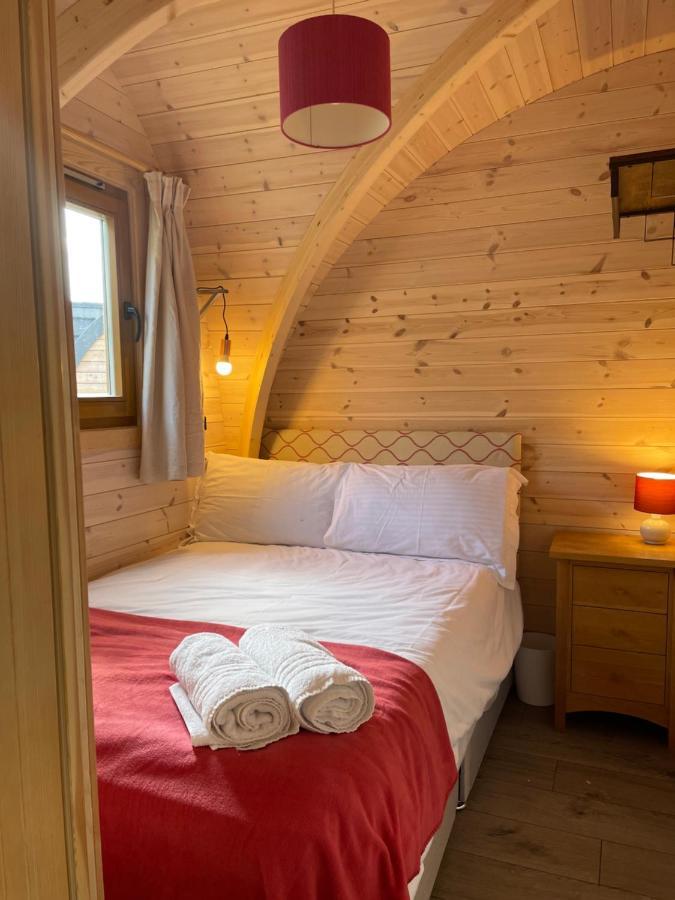 Squirrel Glamping Pod School House Farm Otel Leighton  Dış mekan fotoğraf