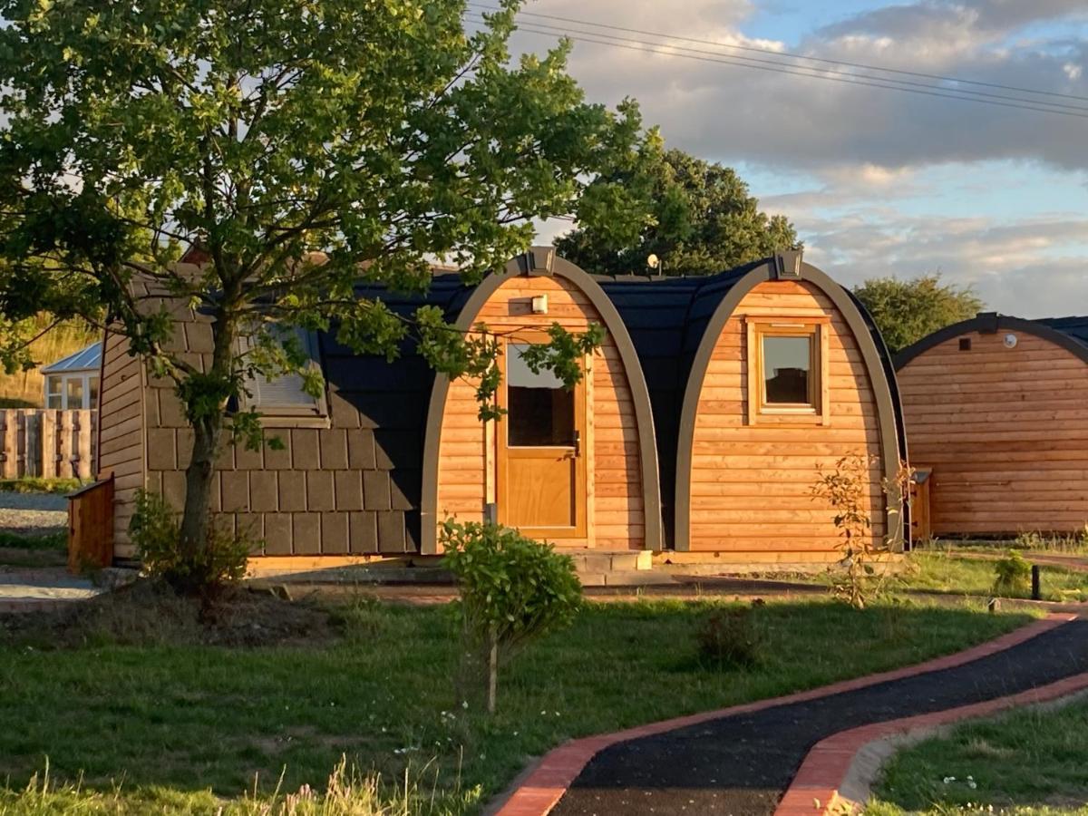Squirrel Glamping Pod School House Farm Otel Leighton  Dış mekan fotoğraf