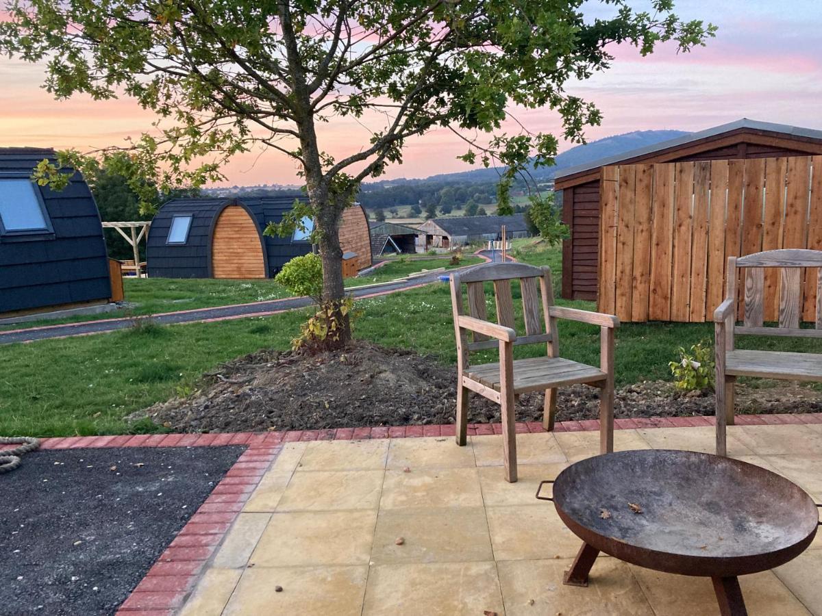 Squirrel Glamping Pod School House Farm Otel Leighton  Dış mekan fotoğraf