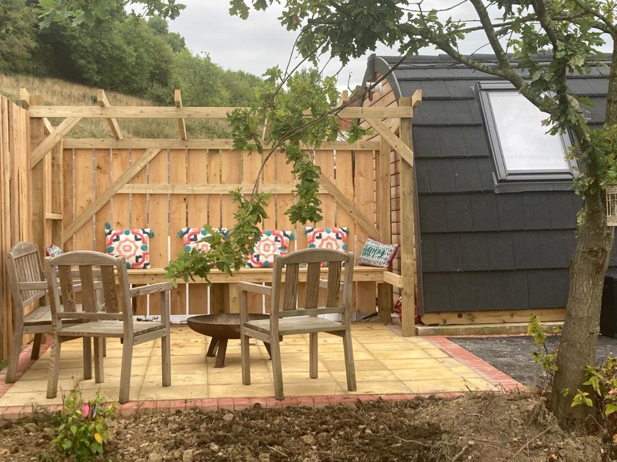 Squirrel Glamping Pod School House Farm Otel Leighton  Dış mekan fotoğraf