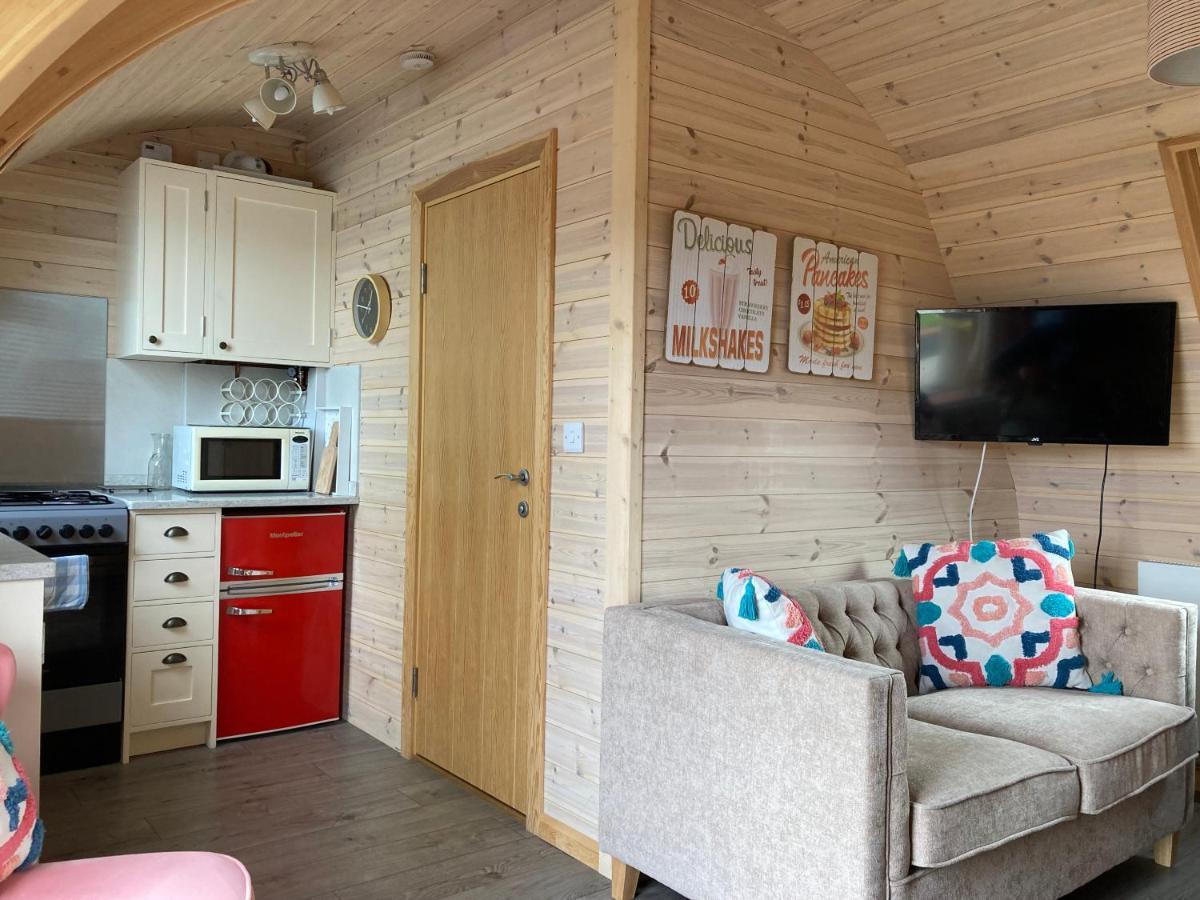 Squirrel Glamping Pod School House Farm Otel Leighton  Dış mekan fotoğraf