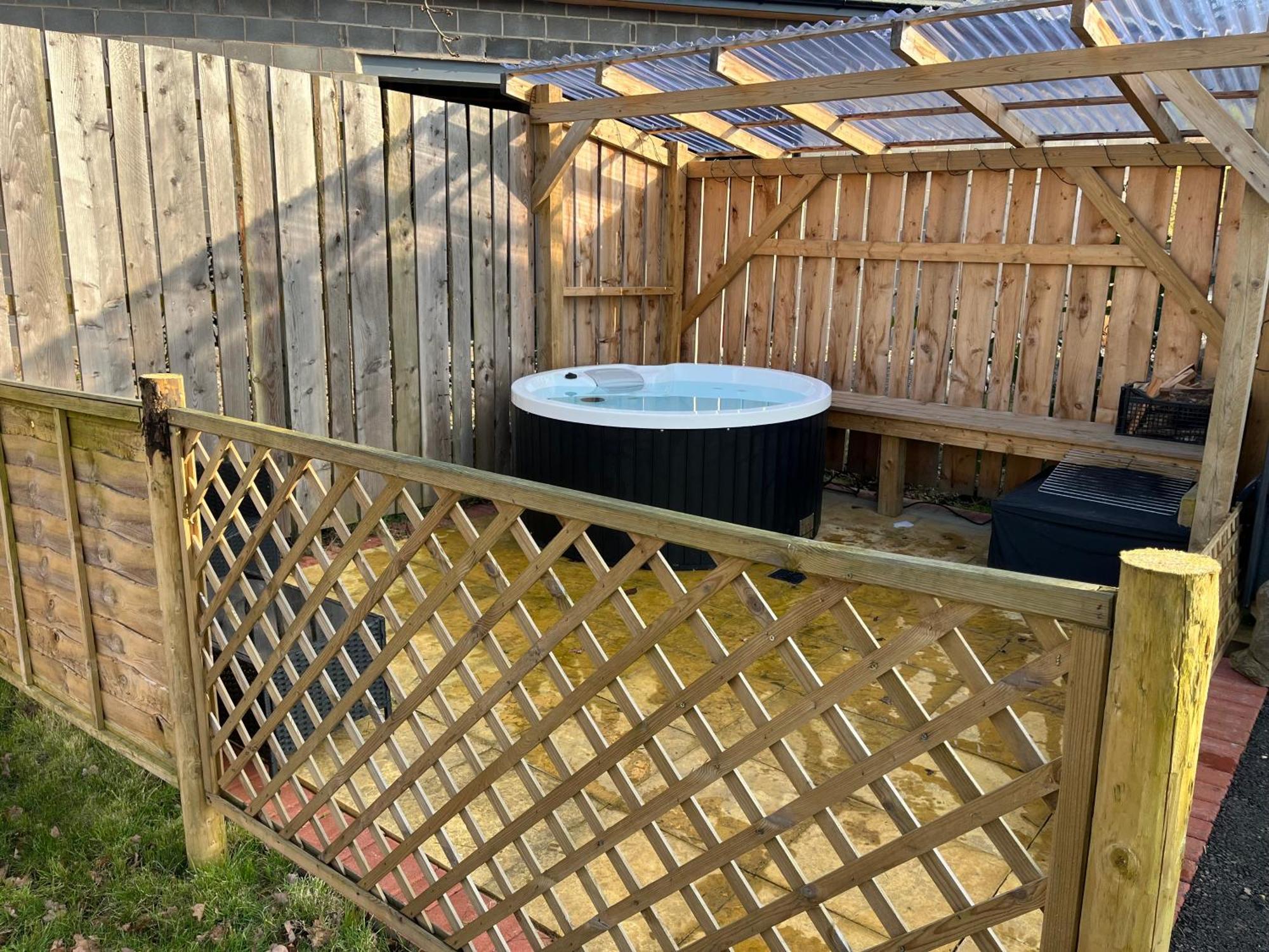 Squirrel Glamping Pod School House Farm Otel Leighton  Dış mekan fotoğraf