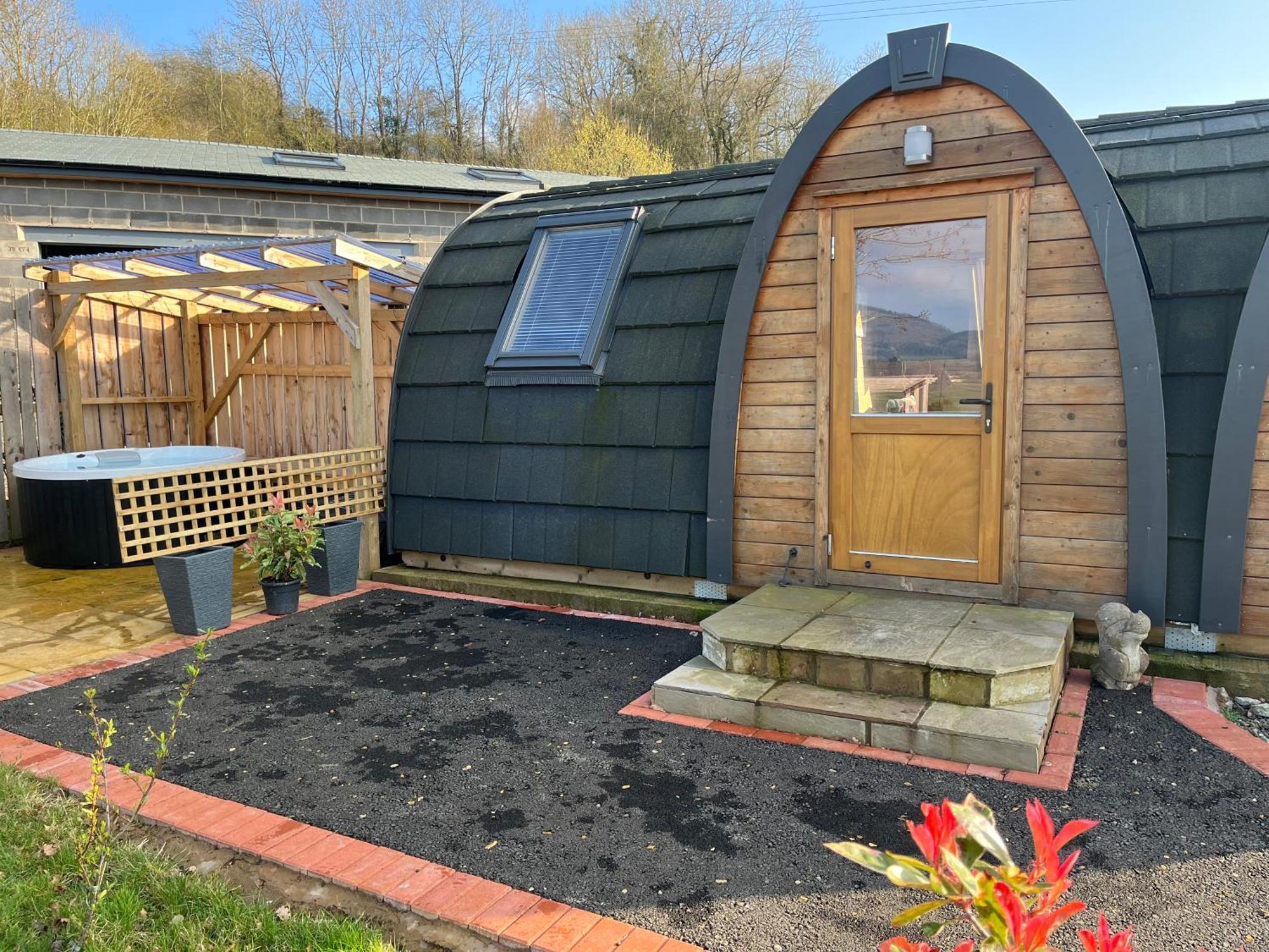 Squirrel Glamping Pod School House Farm Otel Leighton  Dış mekan fotoğraf